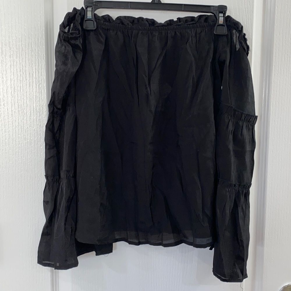 Cute Flowy Off the Shoulder Black Top🖤